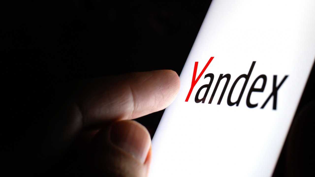 “Yandex Maps and Yandex Navigator introduce a new feature: refining geo-positioning via Wi-Fi and Bluetooth.