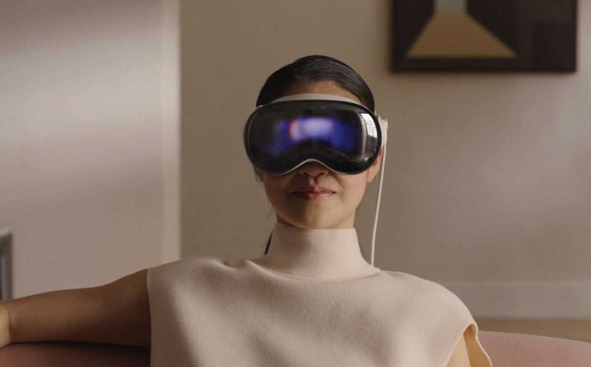 Apple Vision Pro screens at 90 Hz | Image 1 Apple Vision Pro screens at 90 Hz (gsmarena 001 2 2)