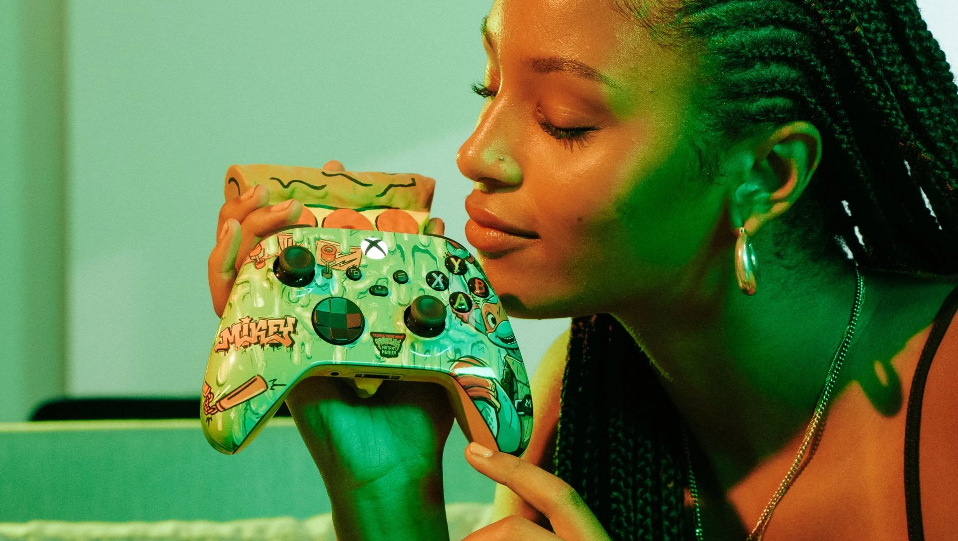 Microsoft unveils original pizza-flavored Xbox controllers in honor of the Teenage Mutant Ninja Turtles | Image 1 Microsoft unveils original pizza-flavored Xbox controllers in honor of the Teenage Mutant Ninja Turtles (4fqvjalktdoi)