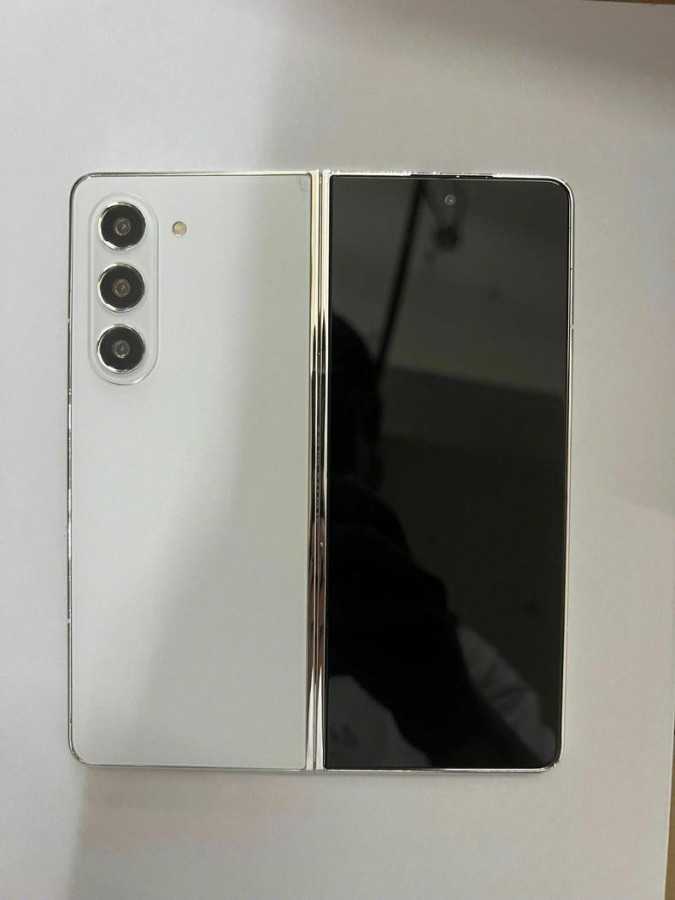 Samsung Galaxy Z Fold5: device mockup photos | Image 1 Samsung