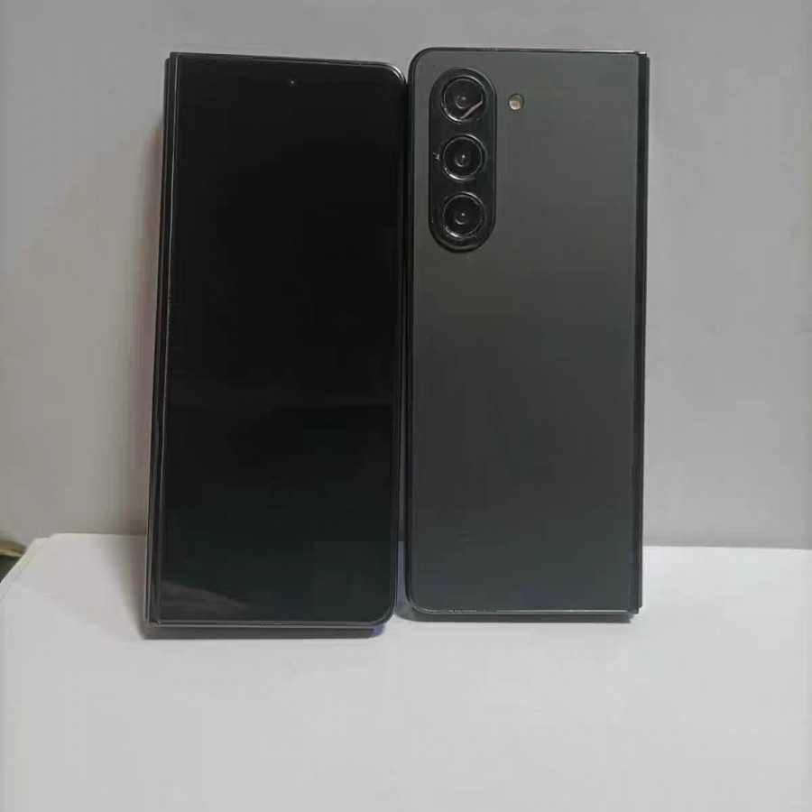 Samsung Galaxy Z Fold5: device mockup photos | Image 2 Samsung