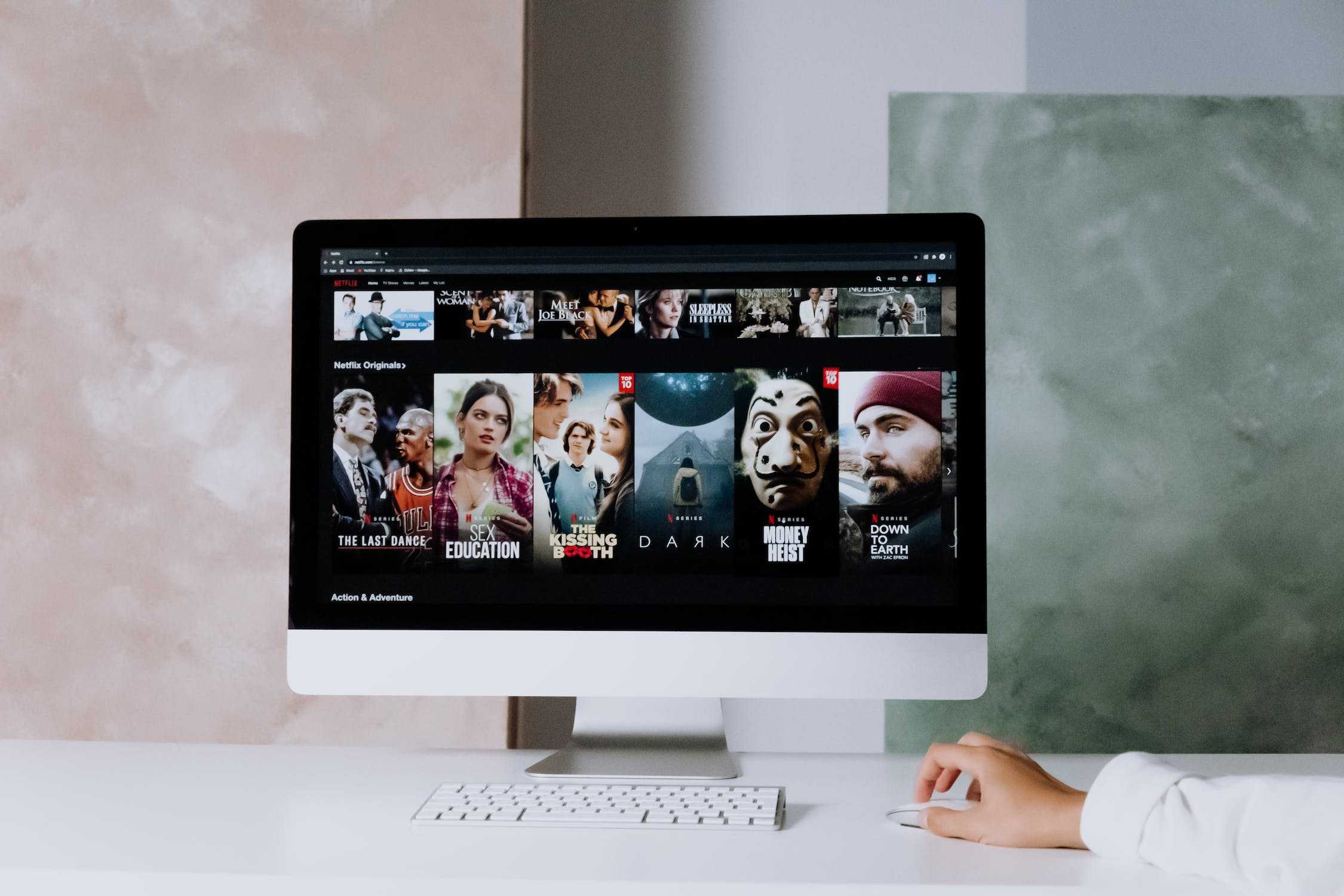 Netflix has imposed restrictions on password sharing around the world Netflix has imposed restrictions on password sharing around the world