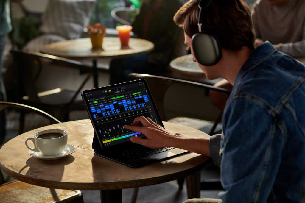 Apple temporarily suspends Logic Pro and Final Cut Pro subscriptions for Russian iPad users