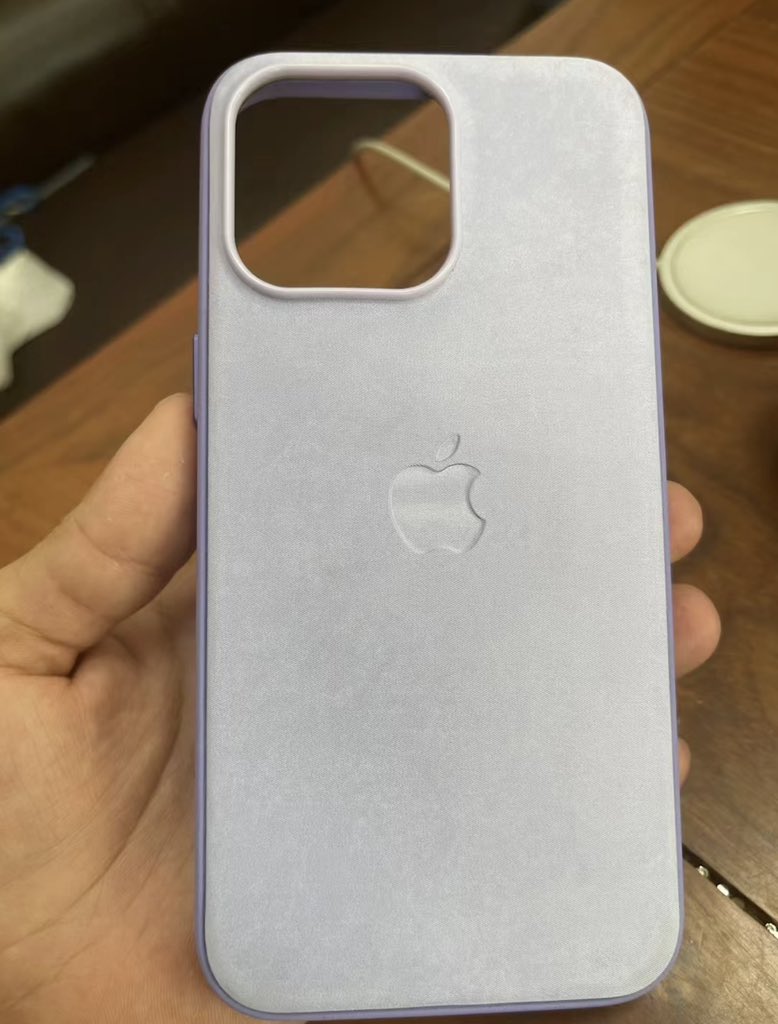 Rumor: new leather case for Apple iPhone 15 will be named "FineWoven" | Image 3 Apple