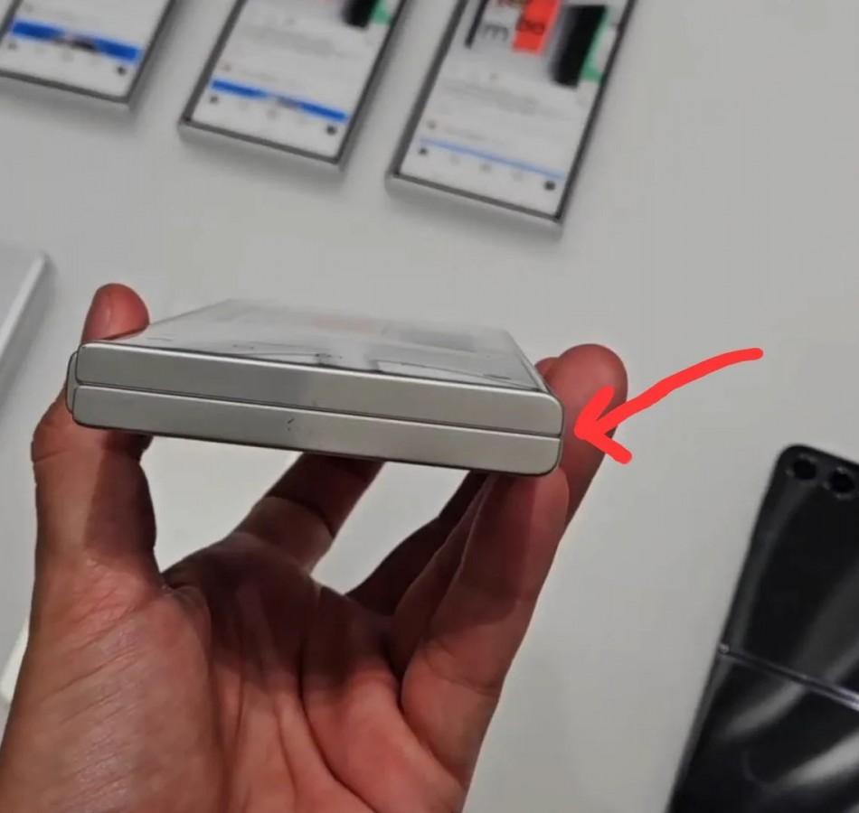 Samsung Galaxy Fold6 prototype revealed on video | Image 2 Samsung Galaxy Fold6 prototype revealed on video (gsmarena 002 22)