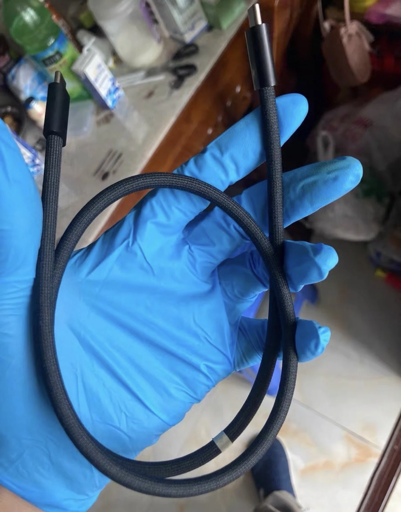Apple Experimenting with New Thunderbolt Cable for iPhone 15 Pro: Fast Data Transfer and 4K Output Capability | Image 2 Apple Experimenting with New Thunderbolt Cable for iPhone 15 Pro: Fast Data Transfer and 4K Output Capability (hkoao0yhyzcc)