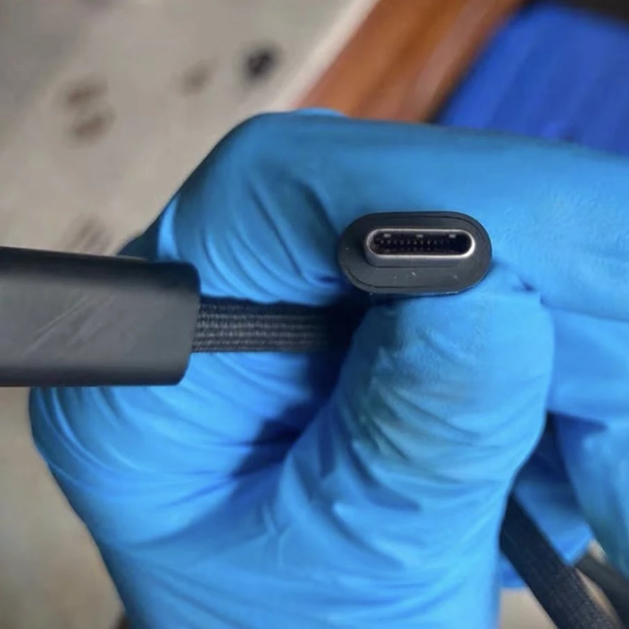 Apple Experimenting with New Thunderbolt Cable for iPhone 15 Pro: Fast Data Transfer and 4K Output Capability | Image 3 Apple Experimenting with New Thunderbolt Cable for iPhone 15 Pro: Fast Data Transfer and 4K Output Capability (i5v9ayiunnhp)