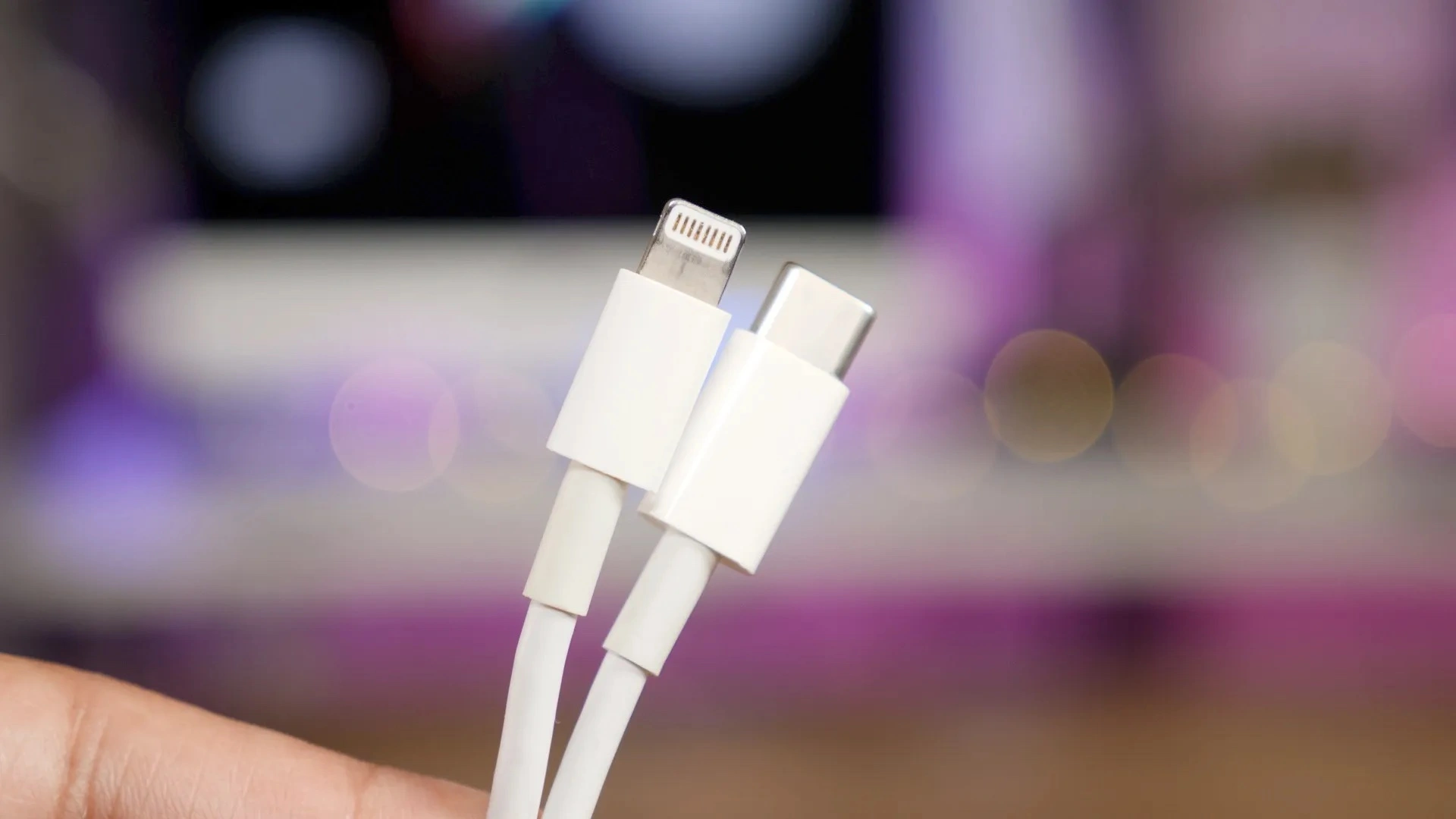 Apple will change the charging port in the iPhone 15, but it won't be like last time | Image 3 Apple will change the charging port in the iPhone 15, but it won't be like last time (usb c iphone lightning.jpg)