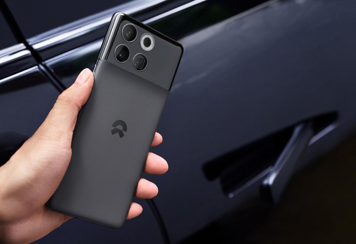 Nio announced a smartphone with car integration and three 50MP cameras
