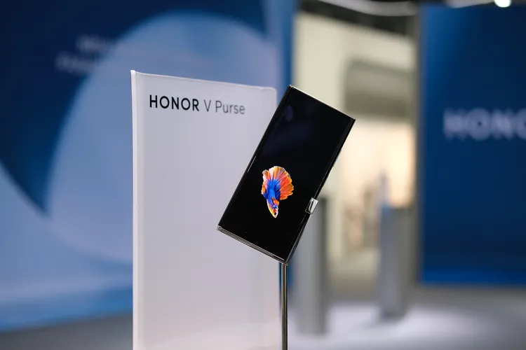 IFA 2023. Honor showed V Purse - a conceptual fashionable foldable phone | Image 5 IFA 2023. Honor showed V Purse - a conceptual fashion foldable phone (dscf0429.jpg)