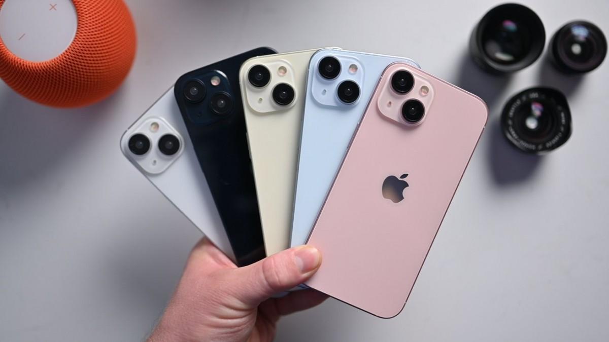 Apple iPhone 15 mockups confirm Dynamic Island in base models | Image 1 Apple