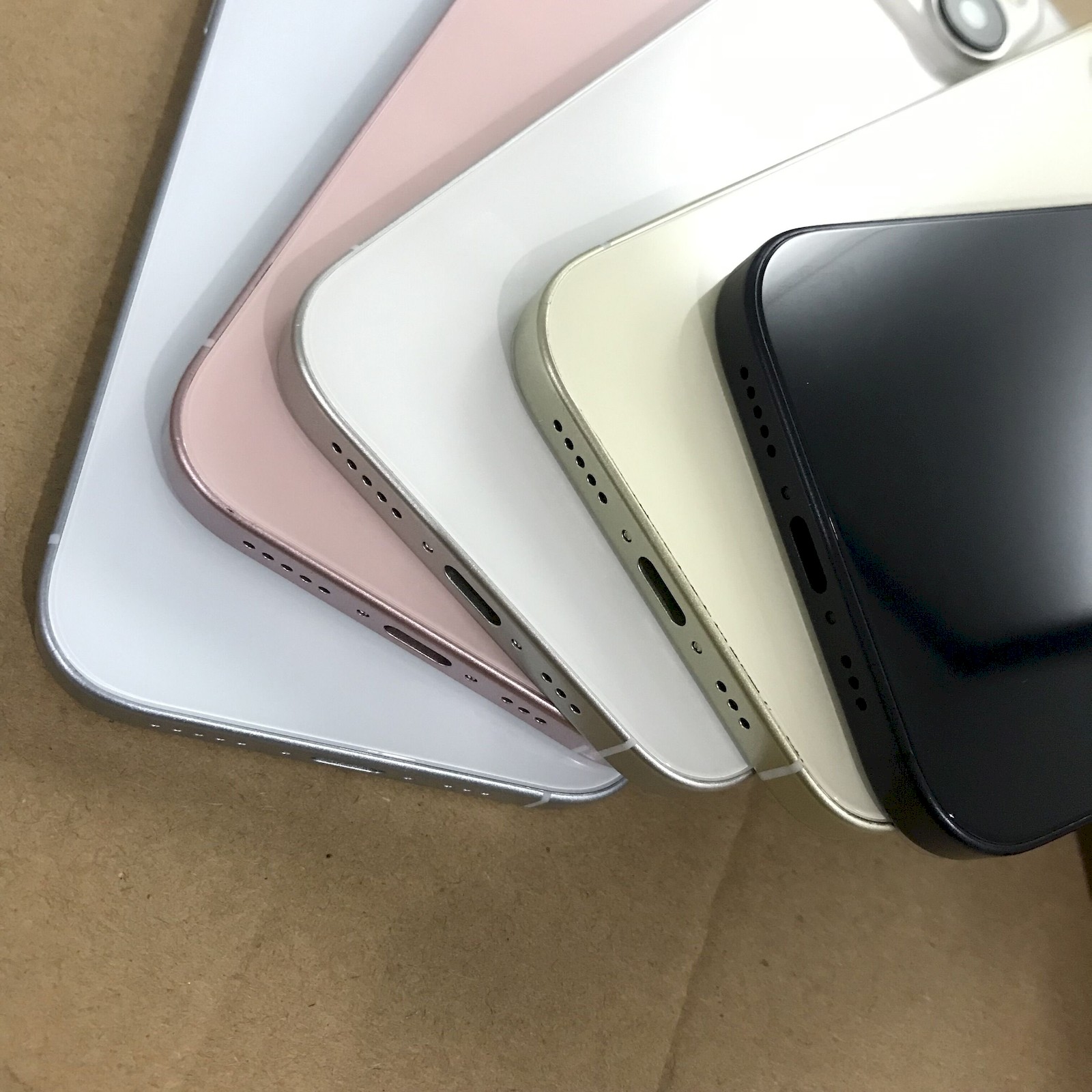 iPhone 15 and 15 Pro revealed in new colors: gray, gray and gray again | Image 3 iPhone 15 and 15 Pro revealed in new colors: gray, gray and gray again (gsmarena 002 30)