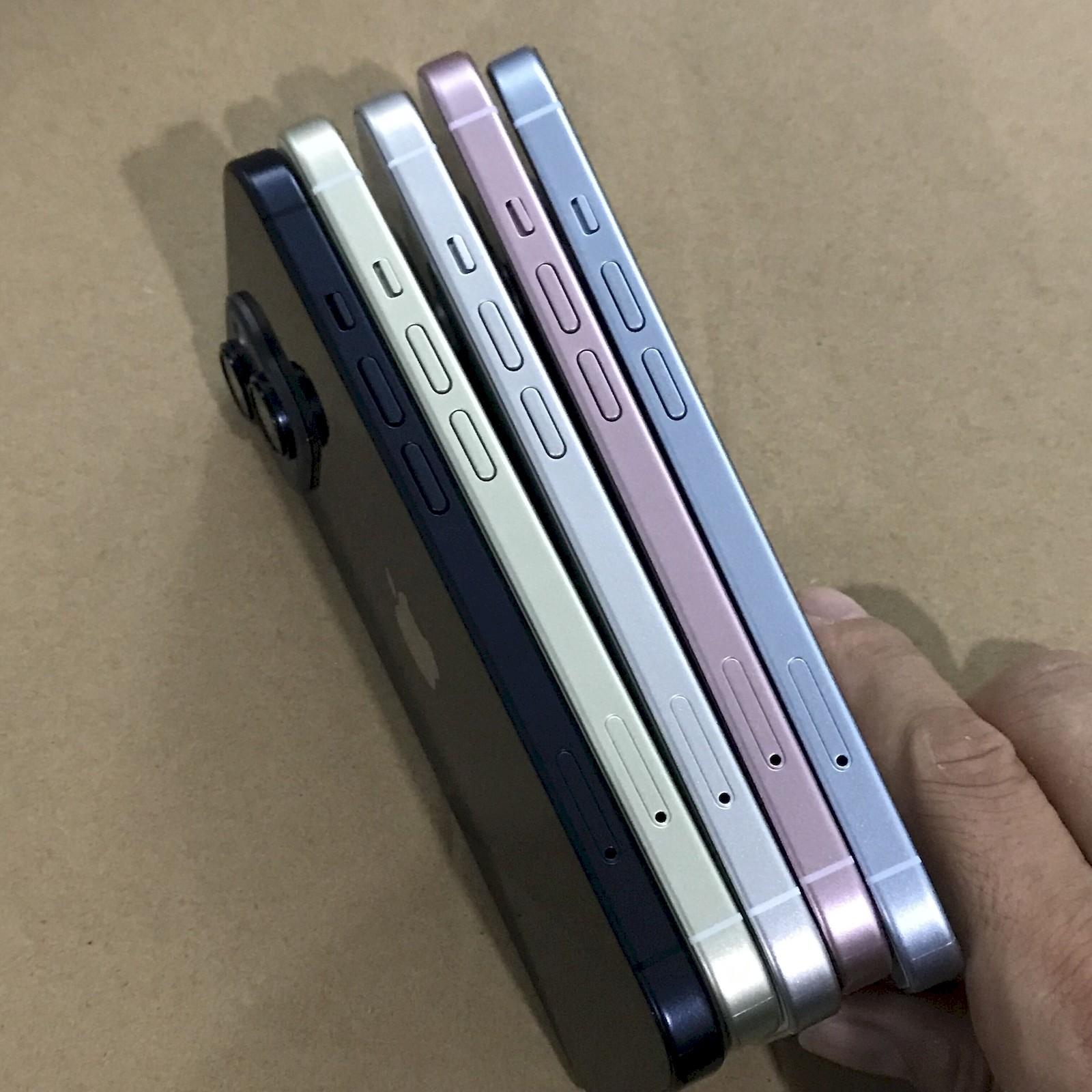 iPhone 15 and 15 Pro revealed in new colors: grey, grey and grey again | Image 5 iPhone 15 and 15 Pro revealed in new colors: grey, grey and grey again (gsmarena 004 16)