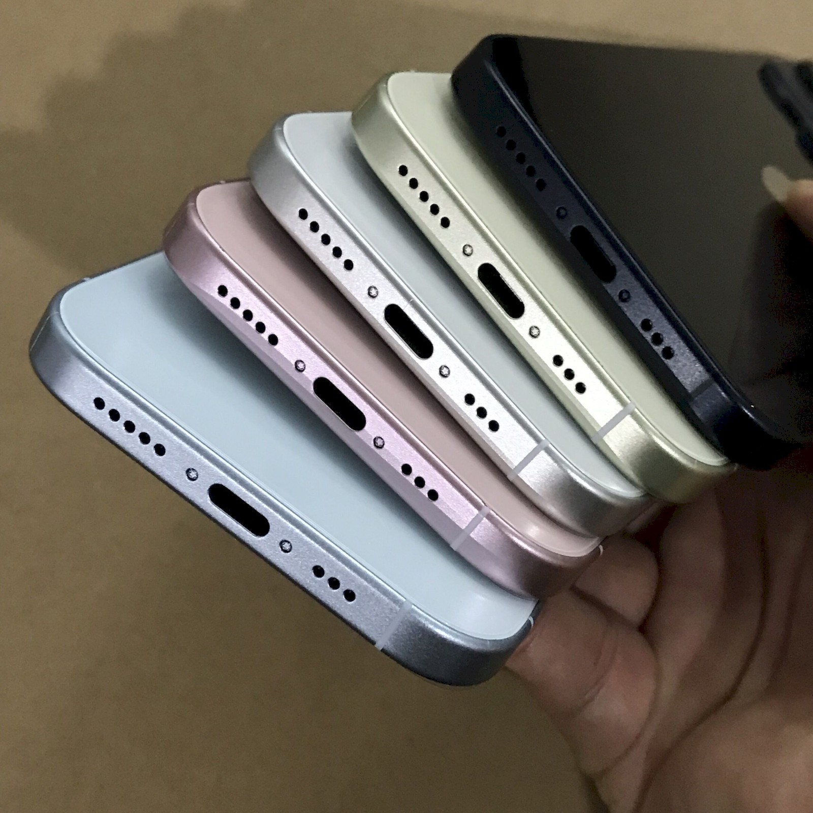 iPhone 15 and 15 Pro revealed in new colors: grey, grey and grey again | Image 6 iPhone 15 and 15 Pro revealed in new colors: grey, grey and grey again (gsmarena 005 15)