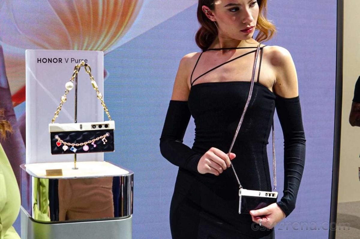 Honor will unveil V Purse on September 19 | Image 4 Honor