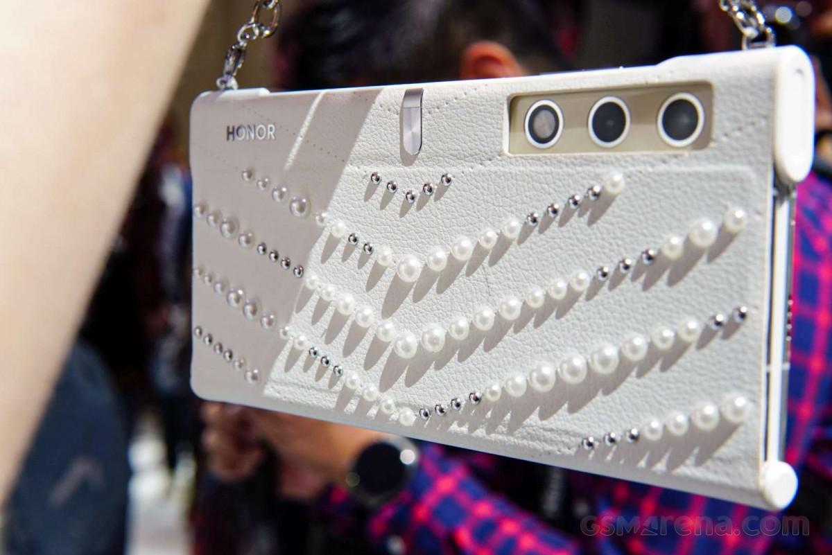 Honor will unveil V Purse on September 19 | Image 6 Honor