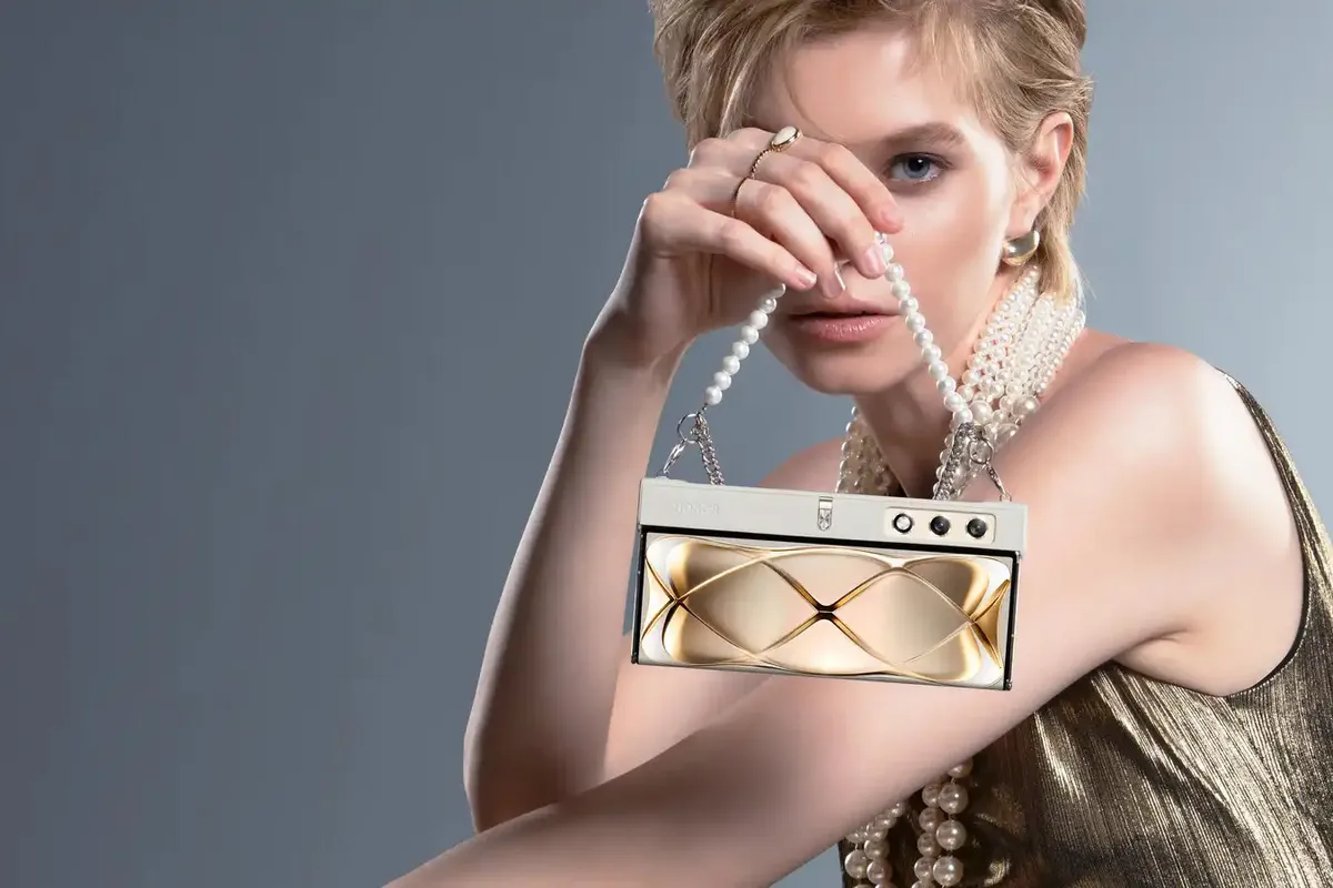 IFA 2023. Honor revealed V Purse – a conceptual fashionable foldable phone