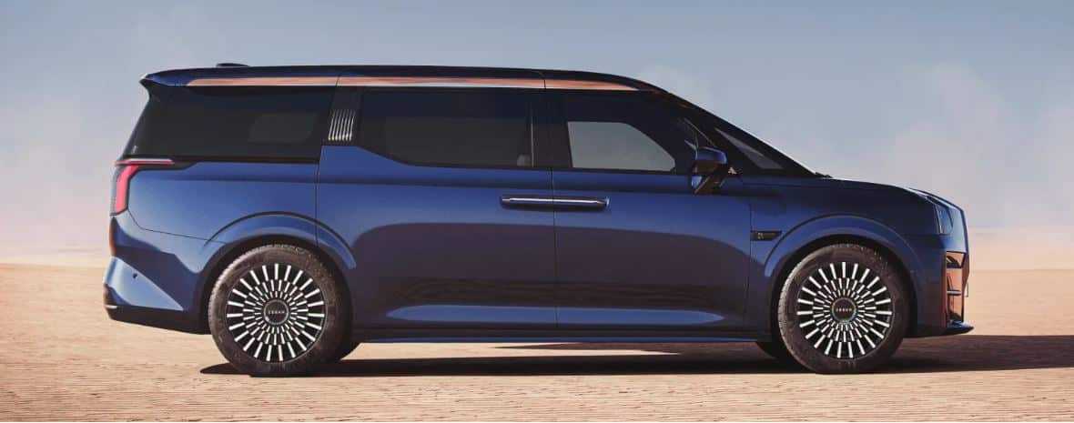 Zeekr unveiled an updated version of the 009 electric minivan