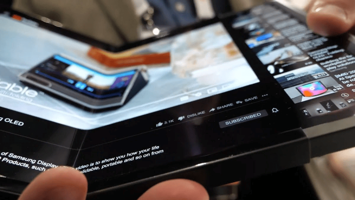 Samsung has patented a square smartphone with a retractable display Samsung has patented a square smartphone with a retractable display