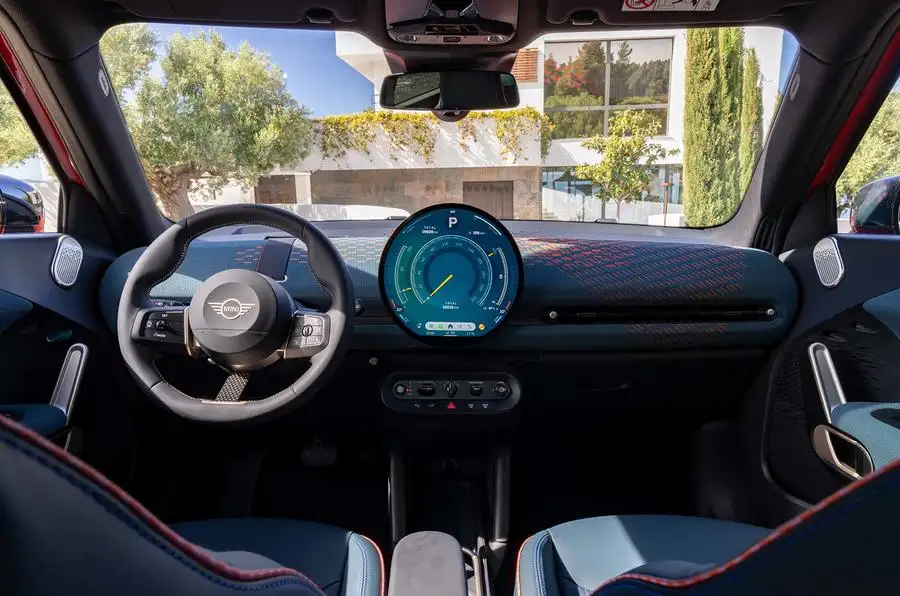 MINI launched the Aceman, its first electric car | Image 11 MINI has launched the Aceman, its first electric car (mini aceman dashboard.jpg)