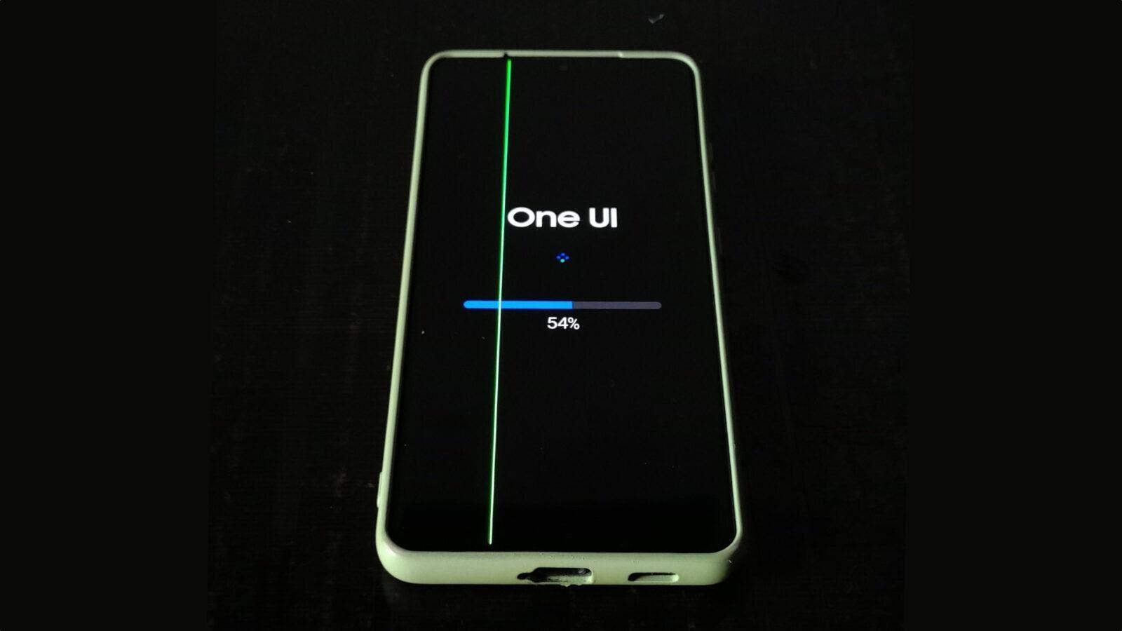 The green line problem on Galaxy phones is haunting Samsung again The green line problem on Galaxy phones is haunting Samsung again