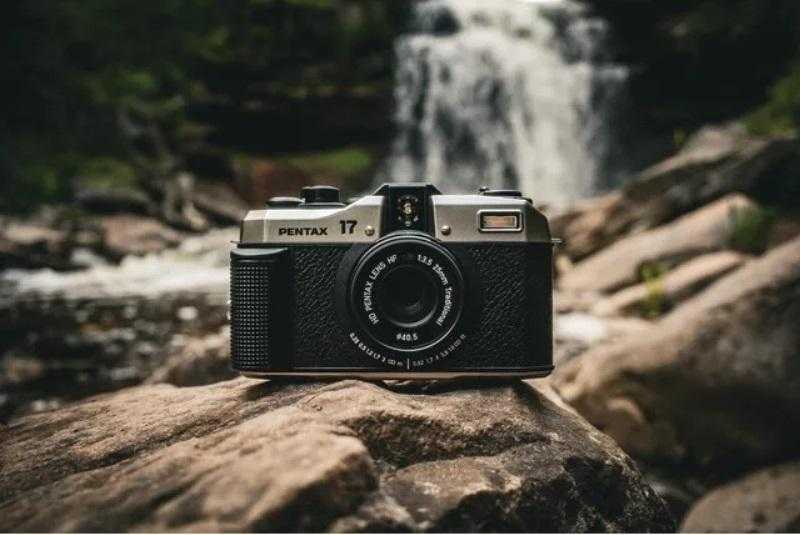 Pentax has released the Pentax 17 semi-format film camera