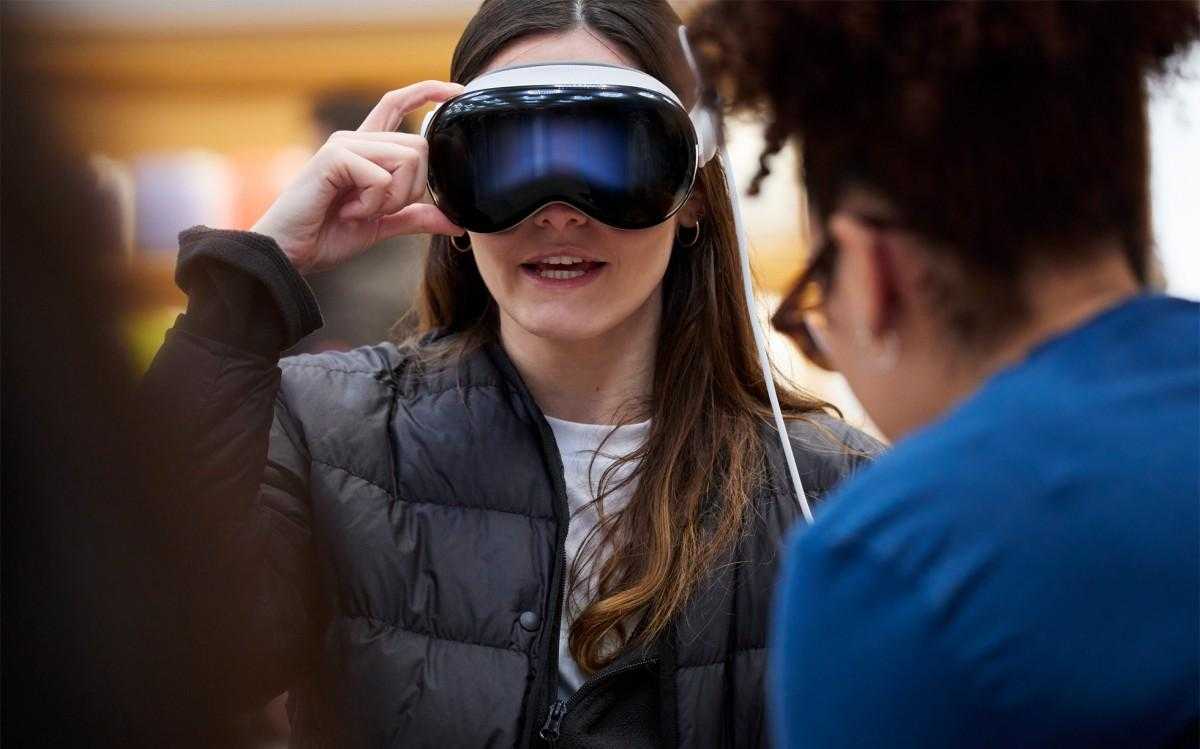 Apple suspends Vision Pro 2 development. The company plans to release "budget helmet" next year | Image 1 Apple suspends Vision Pro 2 development. The company plans to release "budget helmet" next year (gsmarena 001 9)