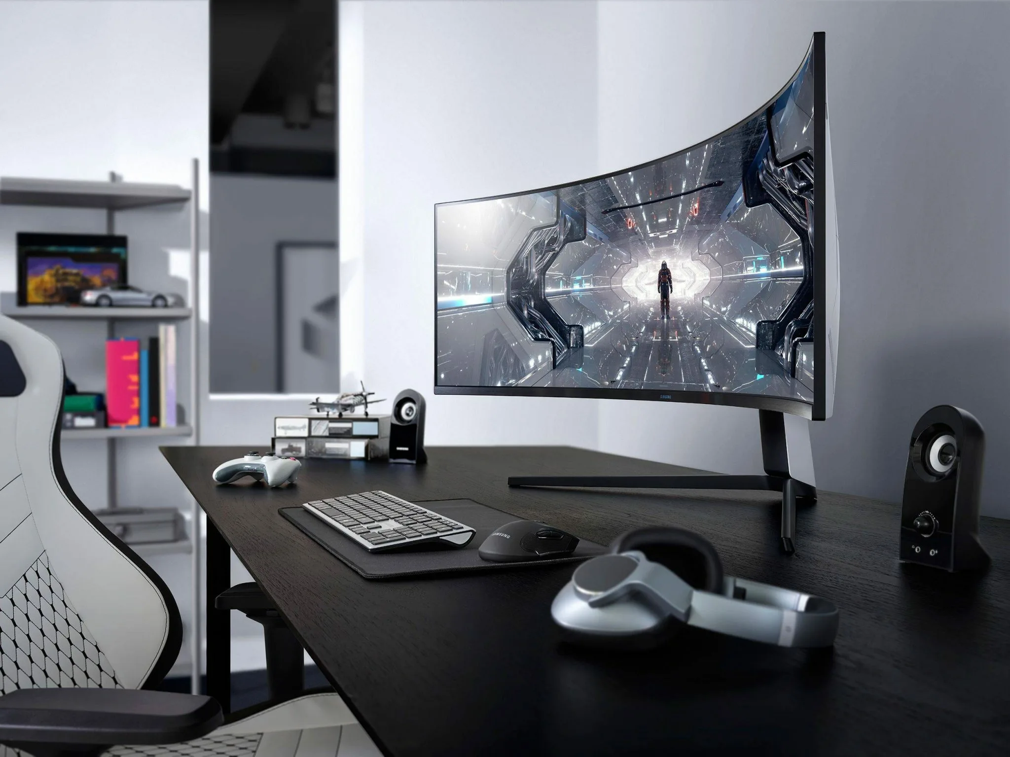 TCL showed a flexible monitor that can become curved