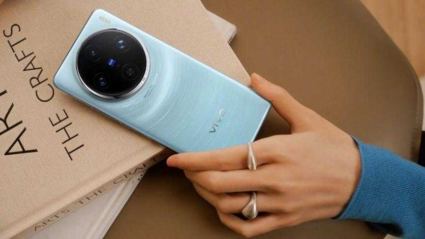 The first images of the vivo X200 design have surfaced