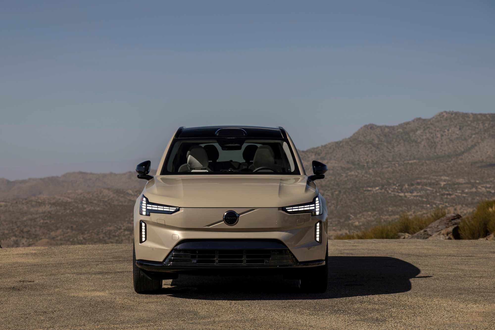 2025 Volvo XC90 PHEV or 2025 Volvo EX90: the choice between a hybrid and an all-electric SUV | Image 4 2025 Volvo XC90 PHEV or 2025 Volvo EX90: the choice between a hybrid and an all-electric SUV (2025 volvo ex90 4)