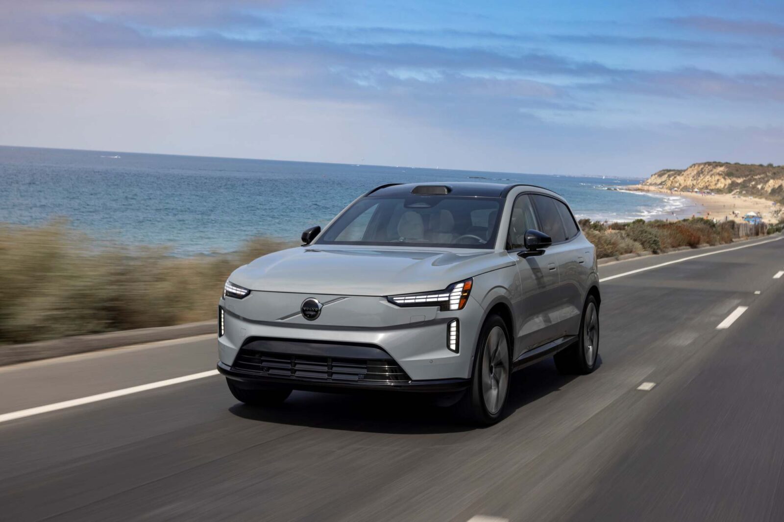 2025 Volvo XC90 PHEV or 2025 Volvo EX90: a choice between a hybrid and an all-electric SUV 2025 Volvo XC90 PHEV or 2025 Volvo EX90: a choice between a hybrid and an all-electric SUV