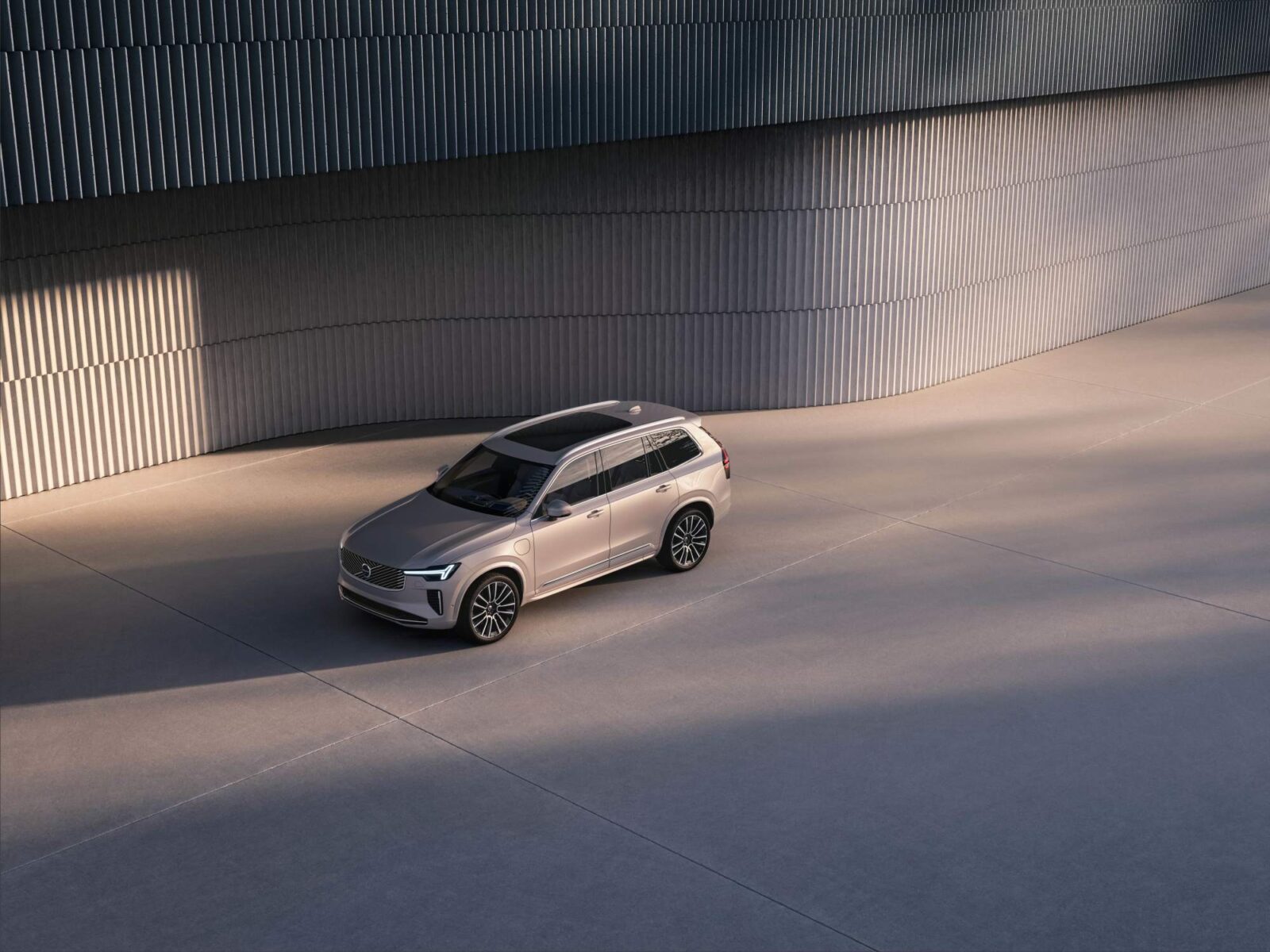 2025 Volvo XC90 PHEV or 2025 Volvo EX90: the choice between a hybrid and an all-electric SUV | Image 9 2025 Volvo XC90 PHEV or 2025 Volvo EX90: the choice between a hybrid and an all-electric SUV (2025 volvo xc90 phev 5)