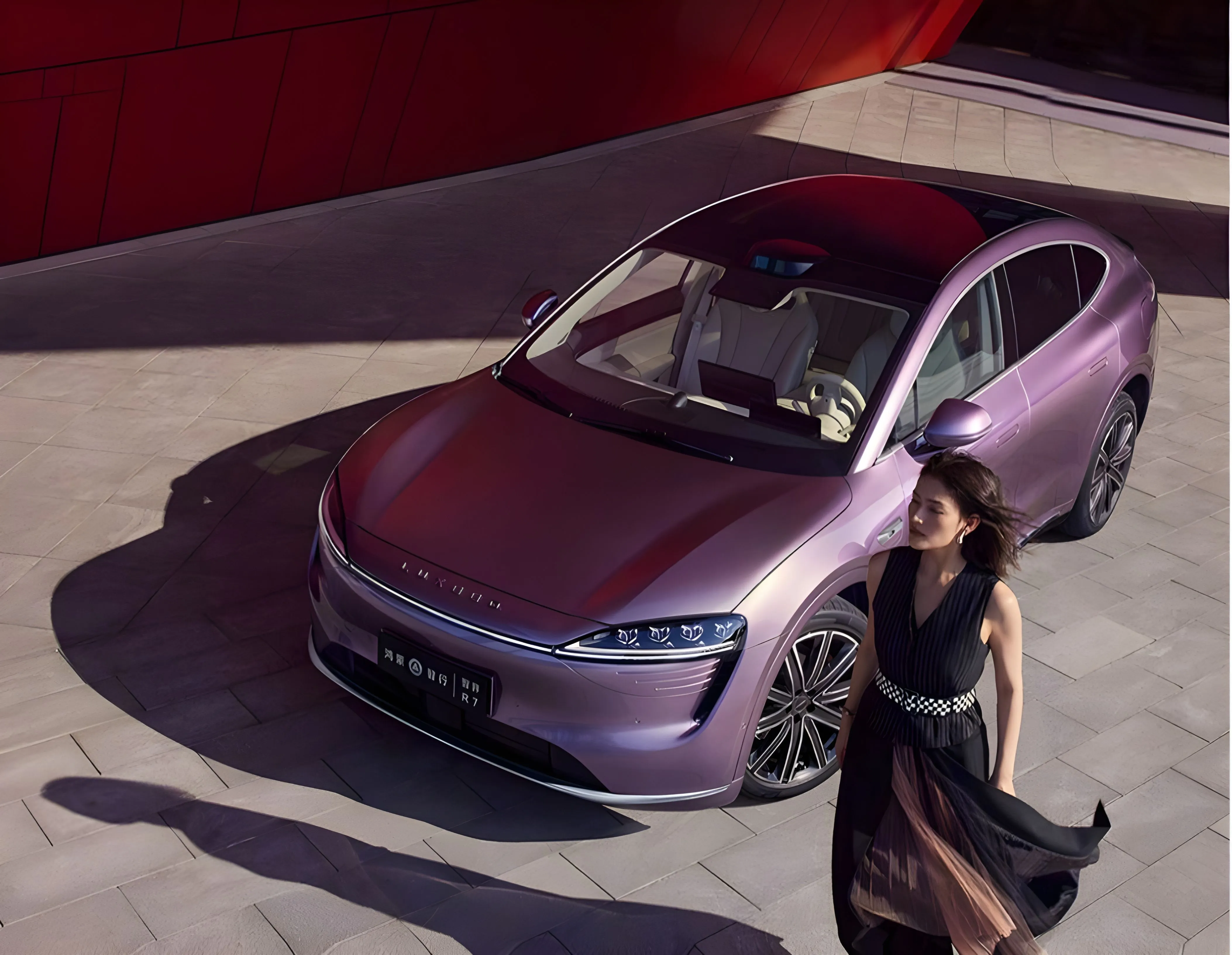 Huawei and Chery unveiled the Luxeed R7 electric car