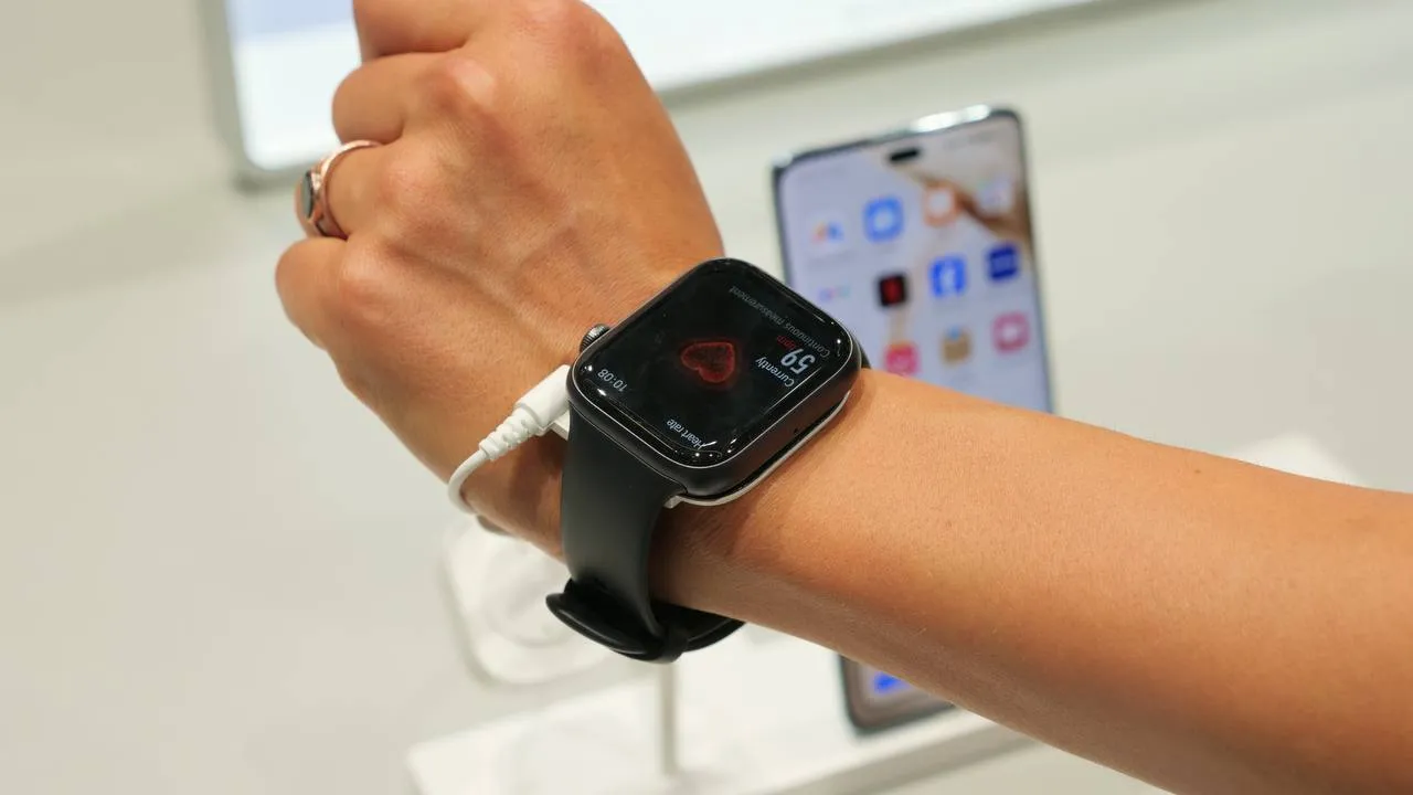 IFA 2024. Honor unveiled the ultra-thin Honor Watch 5 smart watch | Image 3 IFA 2024. Honor unveiled the ultra-thin Honor Watch 5 (efwefwfwgb) smart watch