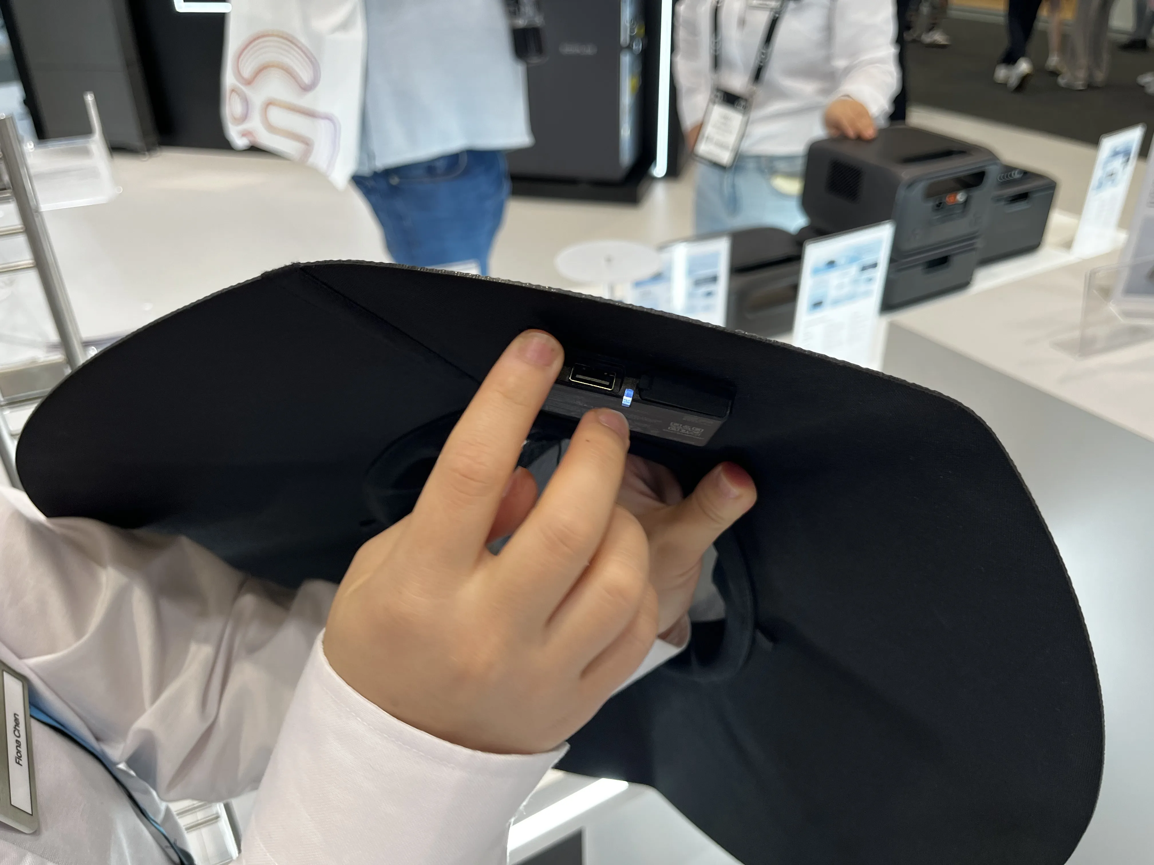 IFA 2024. EcoFlow unveiled a hat with solar panels | Image 4 IFA 2024. EcoFlow unveiled a hat with solar panels (img 3724)