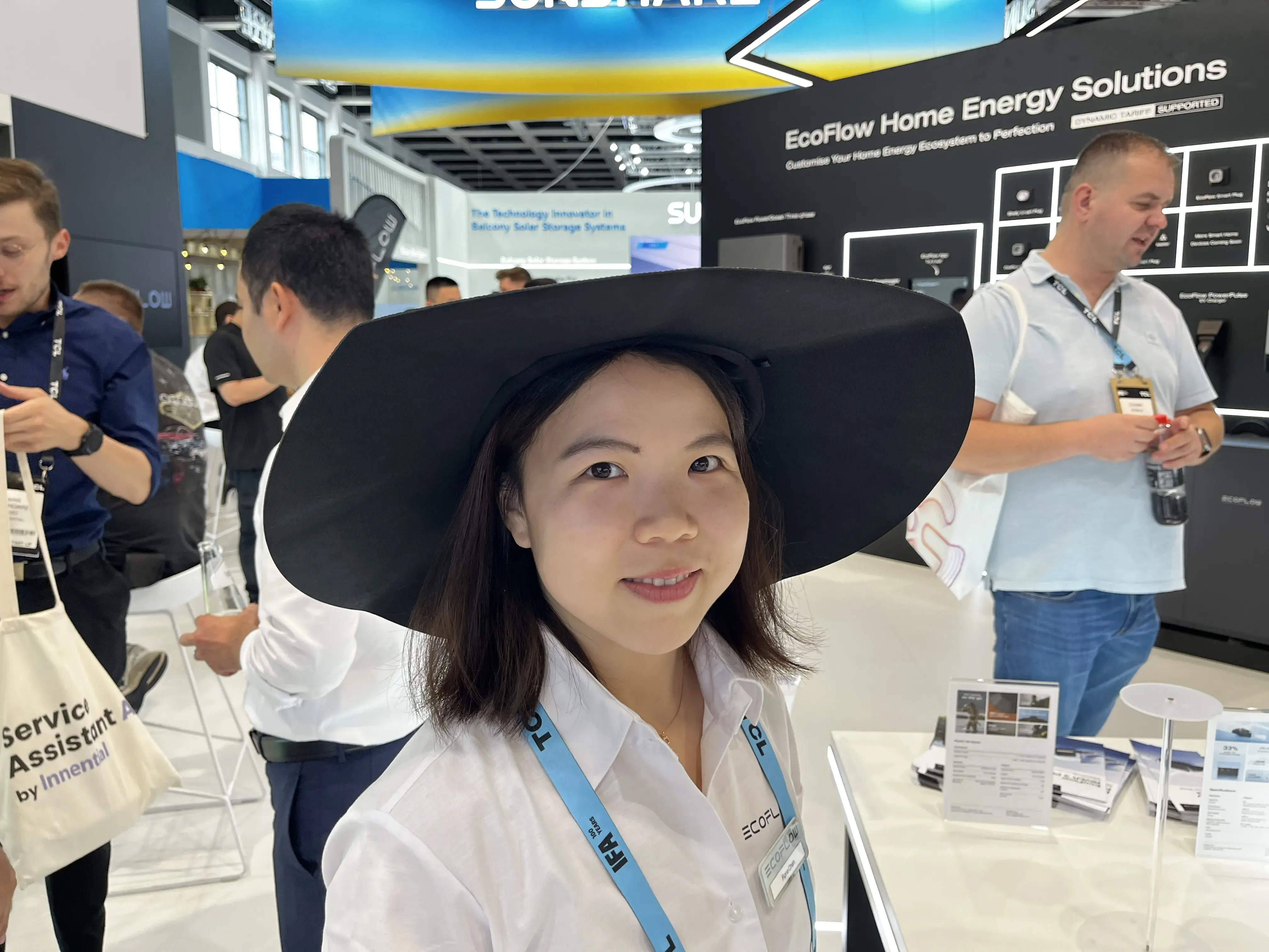 IFA 2024. EcoFlow unveiled a hat with solar panels | Image 1 IFA 2024. EcoFlow unveiled a hat with solar panels (img 3728)