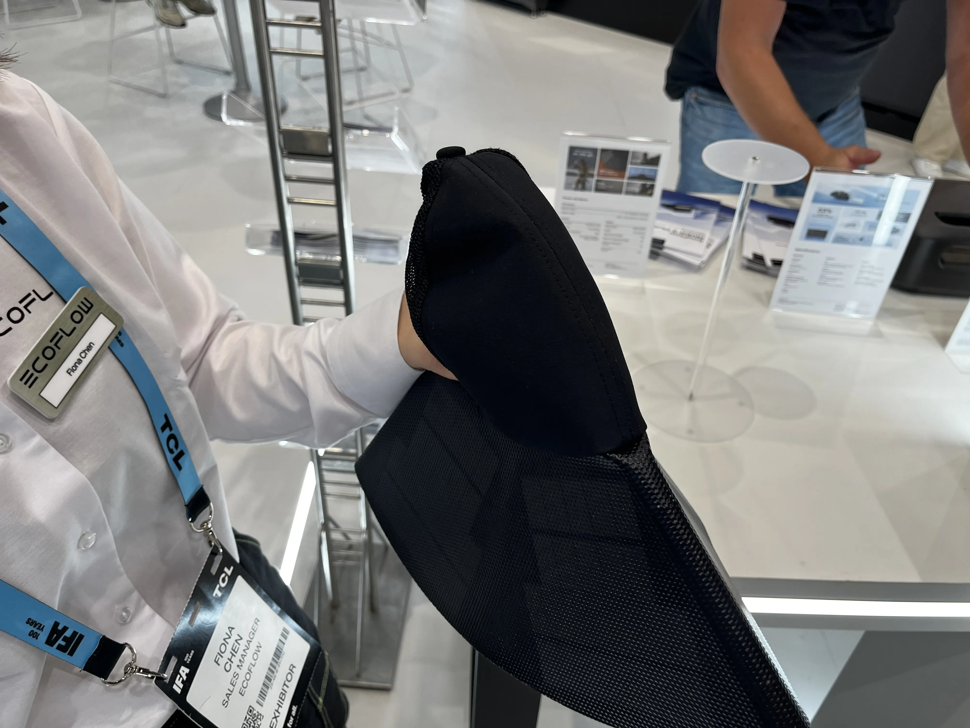 IFA 2024. EcoFlow unveiled a hat with solar panels | Image 2 IFA 2024. EcoFlow unveiled a hat with solar panels (img 3735)
