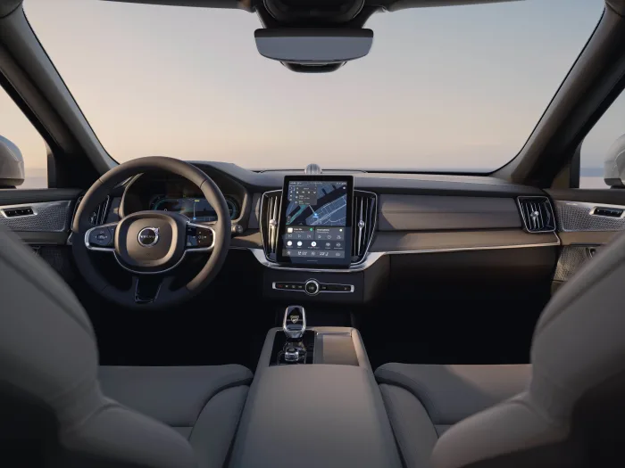 2025 Volvo XC90 PHEV or 2025 Volvo EX90: choosing between a hybrid and an all-electric SUV | Image 7 2025 Volvo XC90 PHEV
