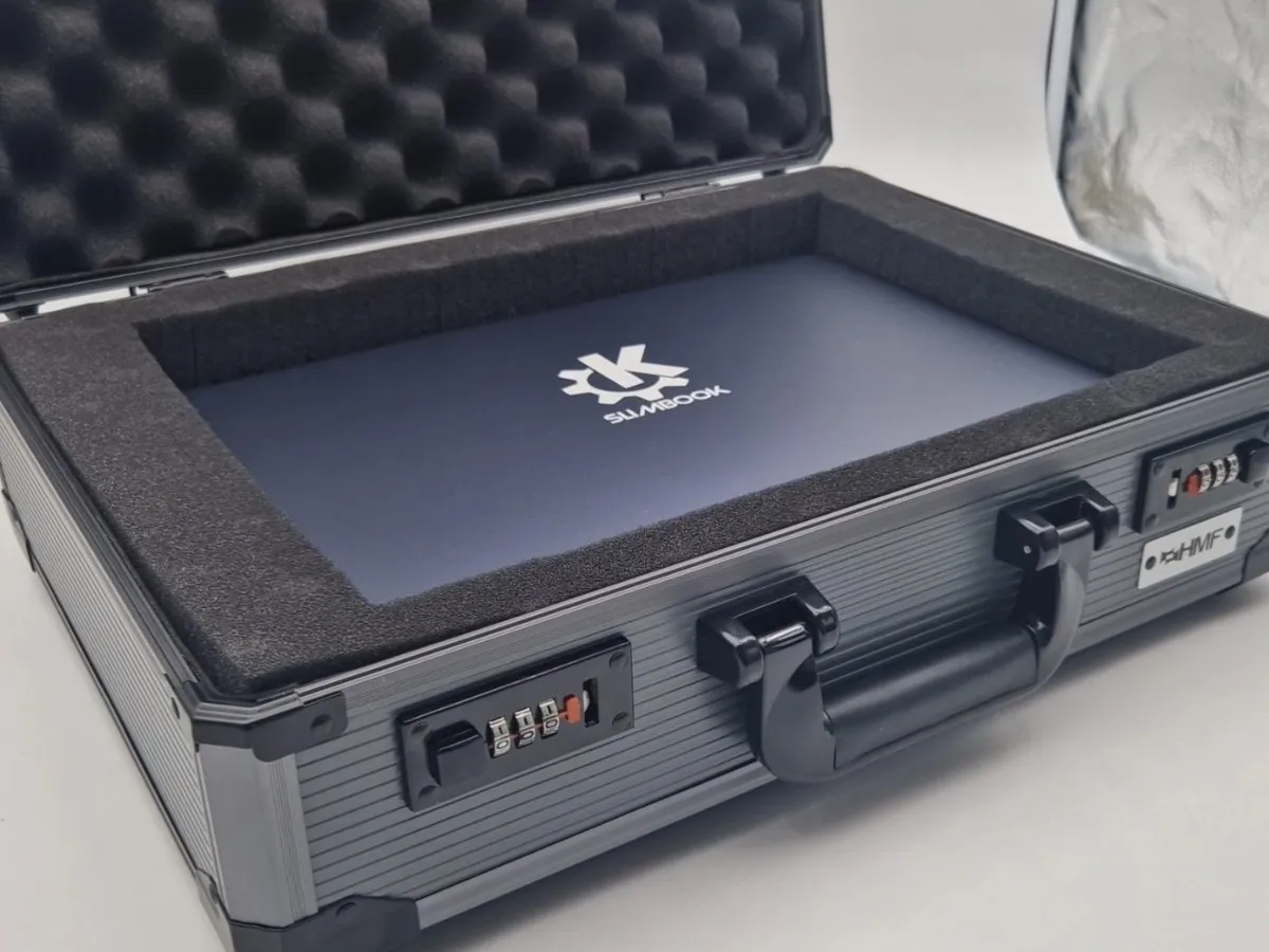 Slimbook VI is a powerful new Linux-based notebook with a high-speed display