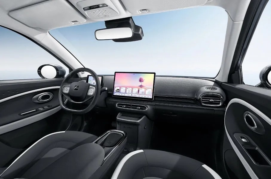 JAC E30X compact electric car prepares for official sales in Russia (1 12)