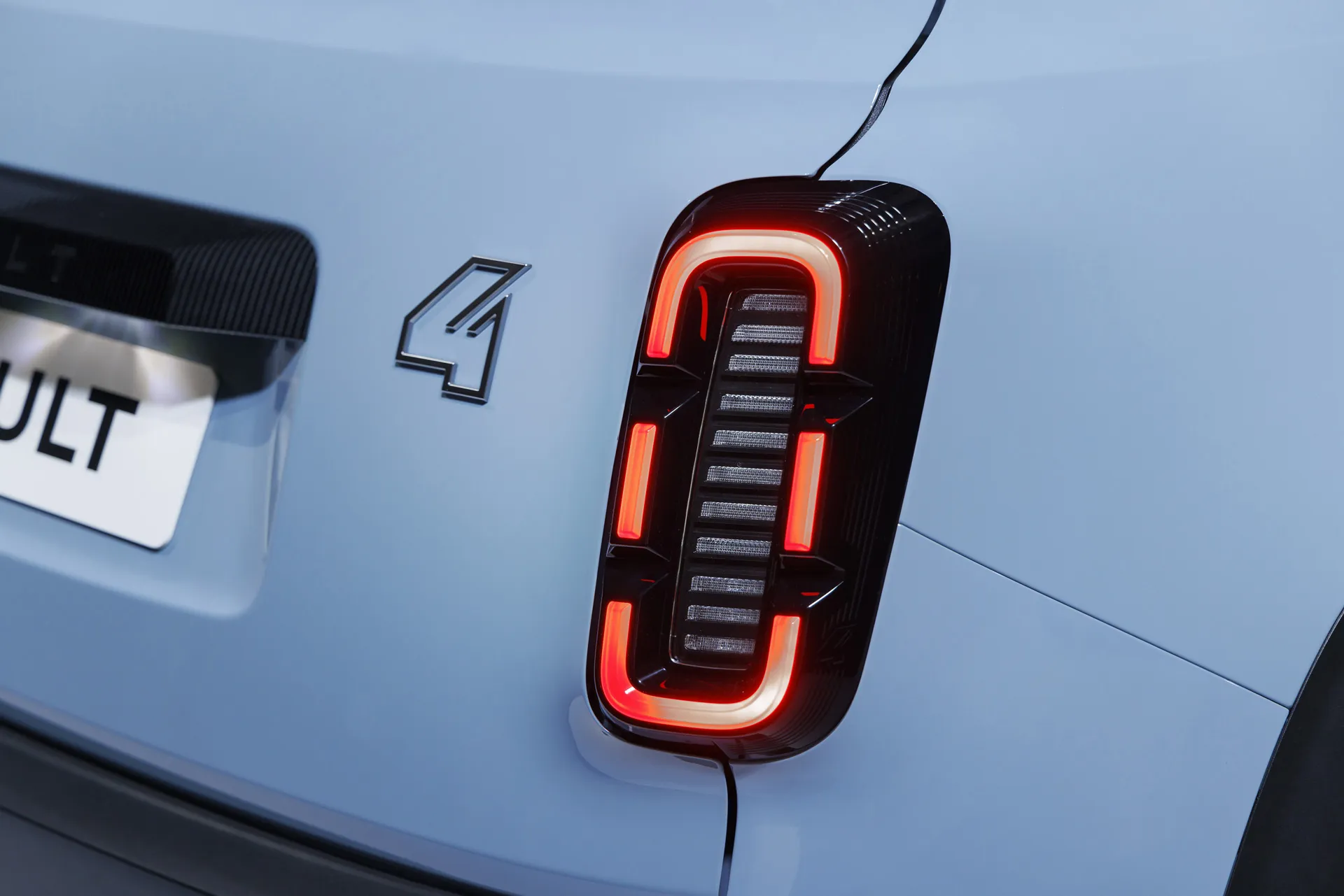 Modern Renault 4 E-Tech debuted at Paris Motor Show 2024 | Image 2 Modern Renault 4 E-Tech debuted at Paris Motor Show 2024 (2025 renault 4 e tech 100945753 h)