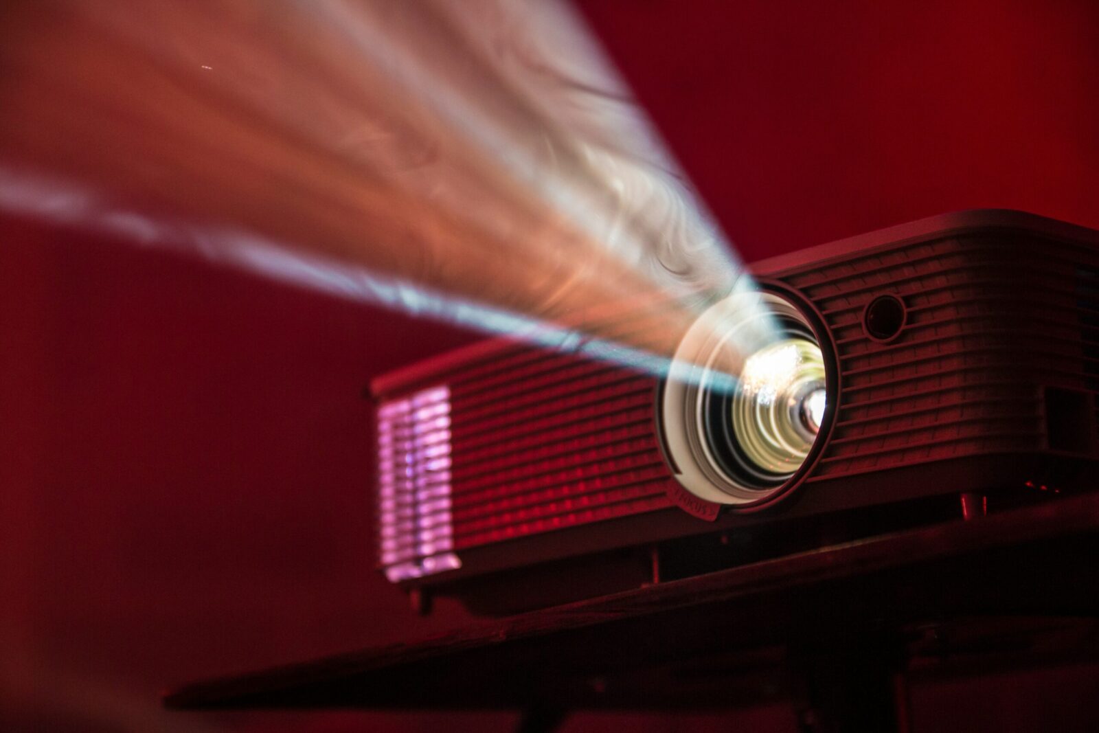 5 reasons to choose a projector for your PC instead of a monitor