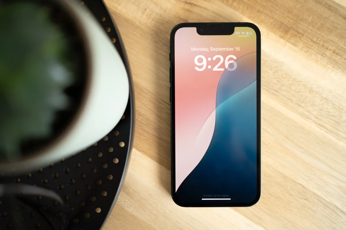 Apple will let you change the default calling and messaging apps in iOS 18.2