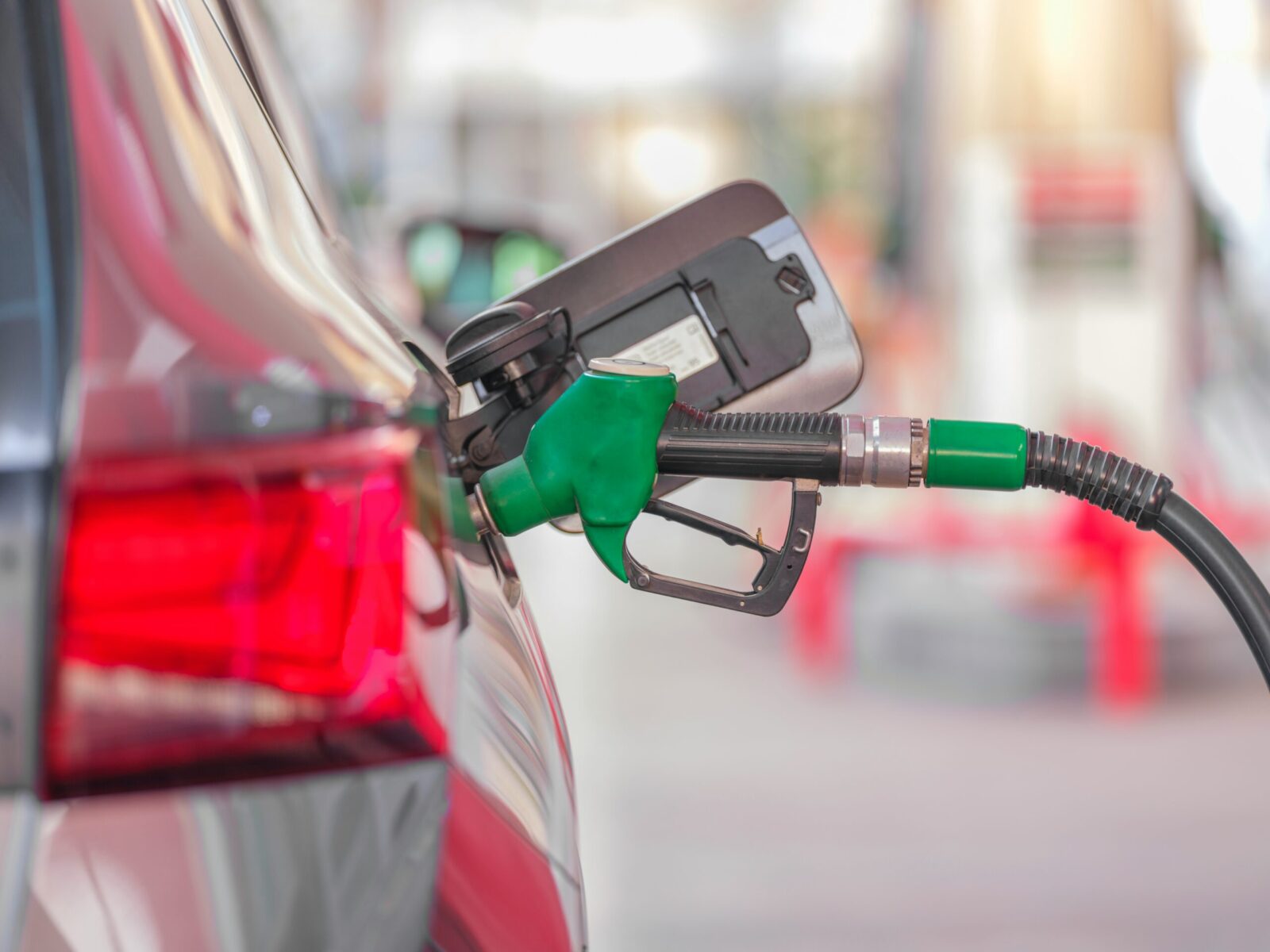 How to save on fuel: mechanic tips for refueling your car | Image 1 How to save on fuel: mechanic tips for refueling your car (engin akyurt h4ggjhkhwf0 unsplash scaled)