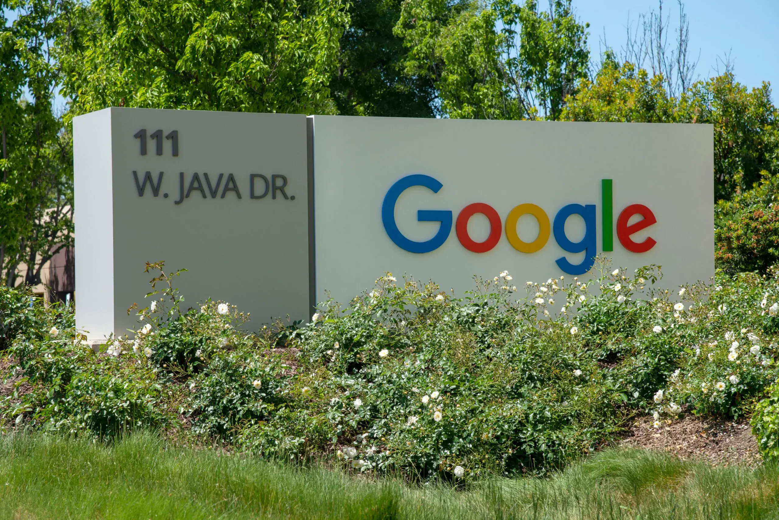 Russian TV companies demand compensation of 2 undecillion rubles from Google