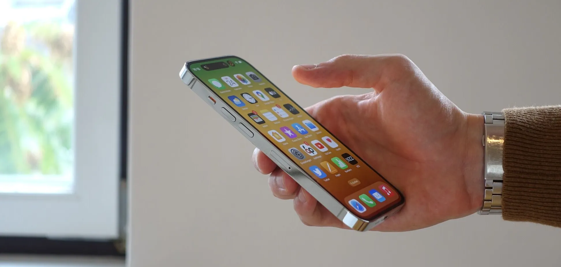 Apple released bug fix updates for iOS, iPadOS, macOS and more | Image 1 Apple released bug fix updates for iOS, iPadOS, macOS and more (iphone.jpg)