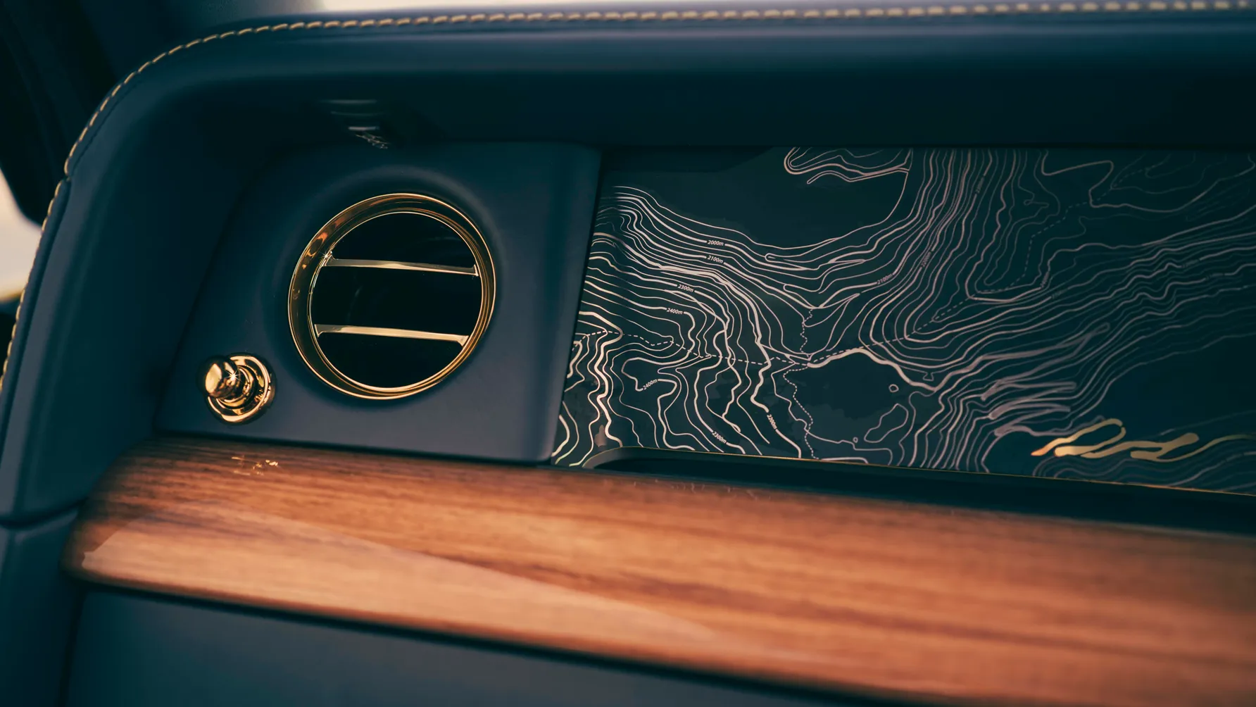 Rolls-Royce Phantom Goldfinger: exclusive limousine to celebrate 60 years of 'Goldfinger' | Image 3 Rolls-Royce Phantom Goldfinger: exclusive limousine to celebrate 60 years of 'Goldfinger' (p90576489 highres rolls royce phantom .jpg)