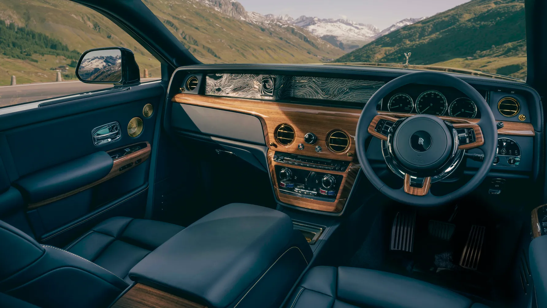 Rolls-Royce Phantom Goldfinger: exclusive limousine to celebrate 60 years of 'Goldfinger' | Image 15 Rolls-Royce Phantom Goldfinger: exclusive limousine to celebrate 60 years of 'Goldfinger' (p90576492 highres rolls royce phantom .jpg)