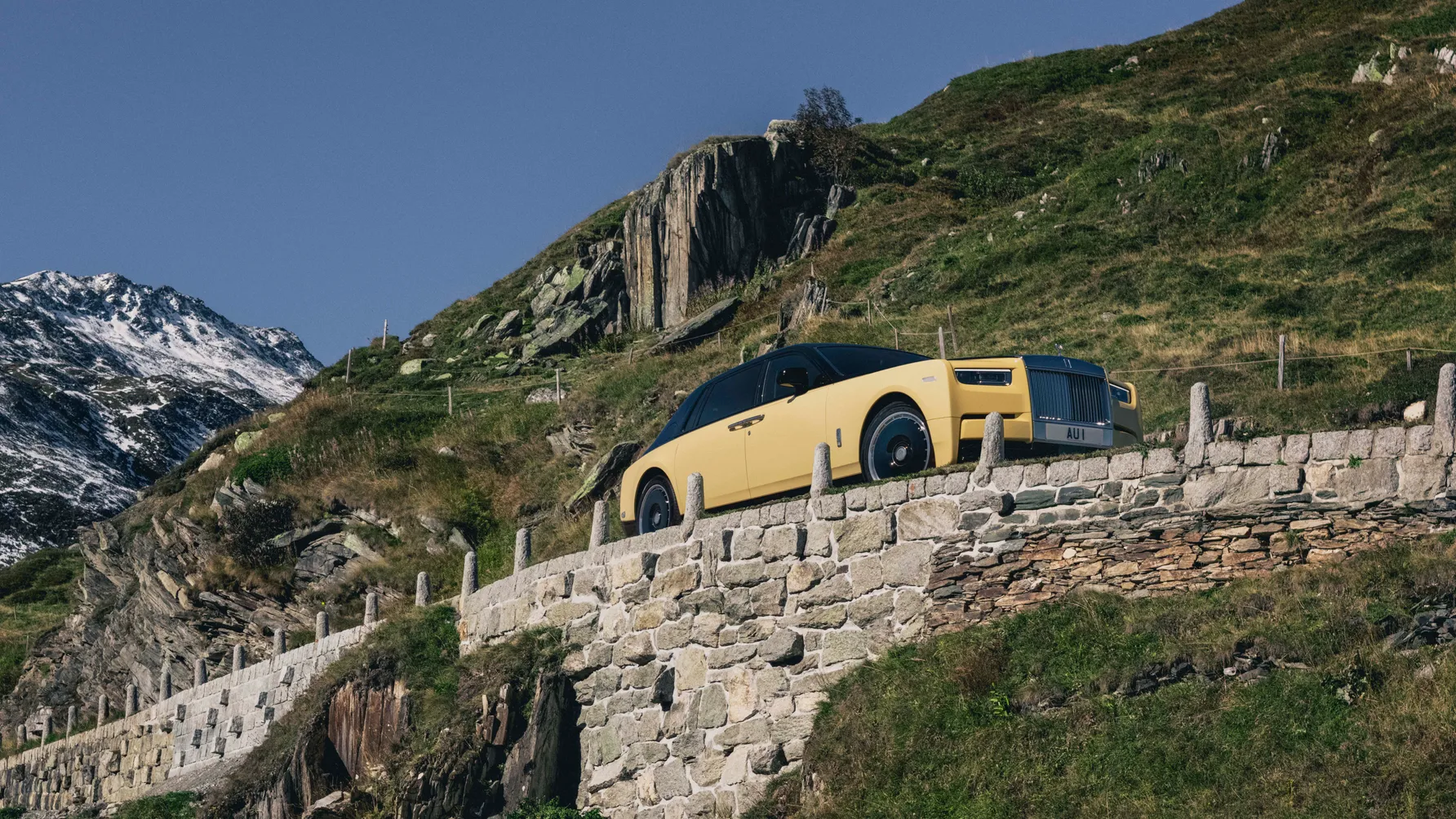 Rolls-Royce Phantom Goldfinger: exclusive limousine to celebrate 60 years of 'Goldfinger' | Image 13 Rolls-Royce Phantom Goldfinger: exclusive limousine to celebrate 60 years of 'Goldfinger' (p90576494 highres rolls royce phantom .jpg)