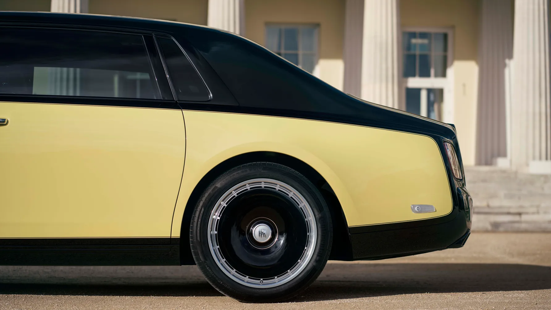 Rolls-Royce Phantom Goldfinger: exclusive limousine to celebrate 60 years of 'Goldfinger' | Image 10 Rolls-Royce Phantom Goldfinger: exclusive limousine to celebrate 60 years of 'Goldfinger' (p90576505 highres rolls royce phantom .jpg)